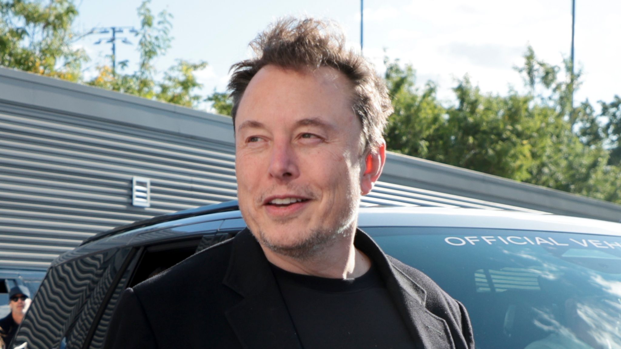 Is Elon Musk a sports fan?